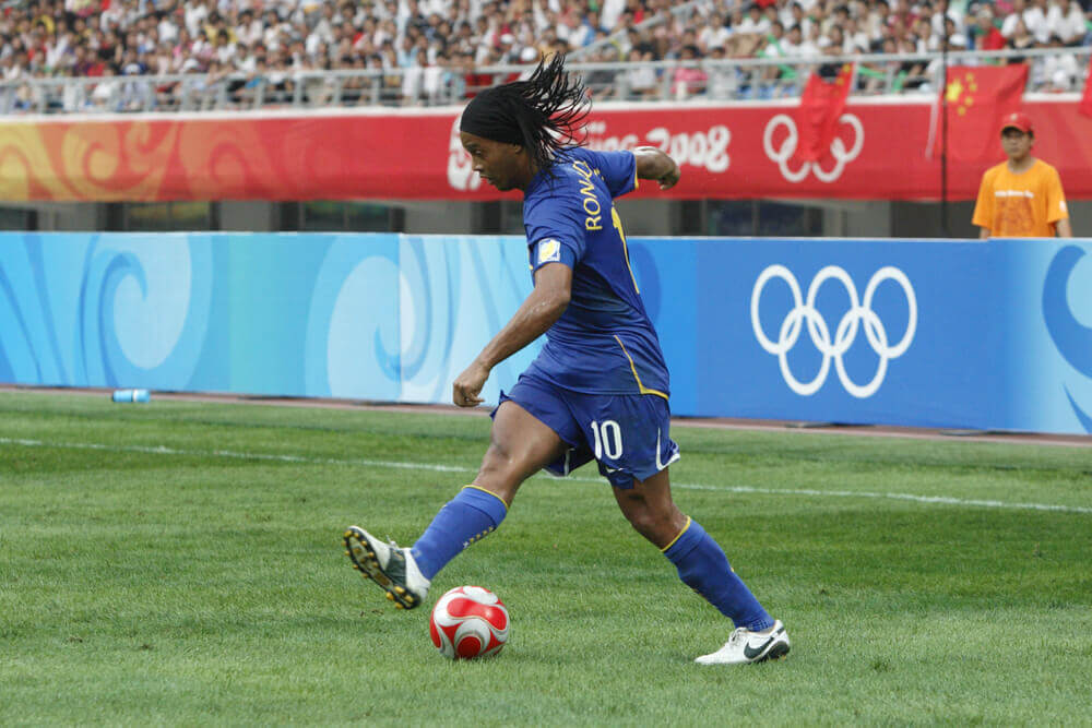 Ronaldinho soccer dribble