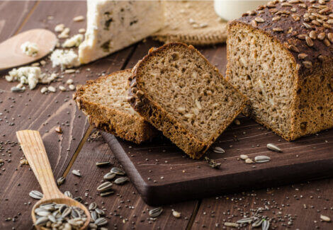 Whole wheat bread with grains and cereals.