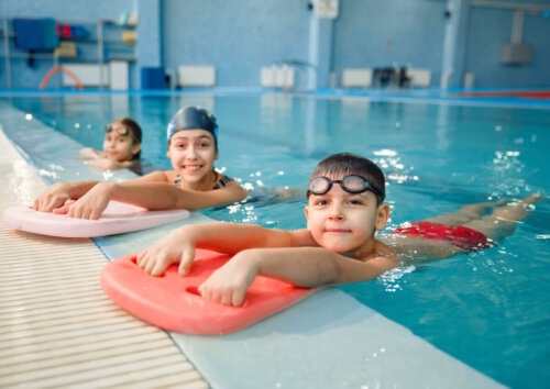 Children in a swimming class.
