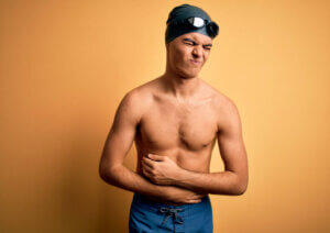 How to Prevent Indigestion When Swimming