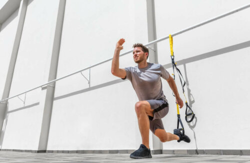 man lunging with TRX